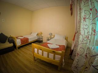 LG53 Tour & Hostel - 1