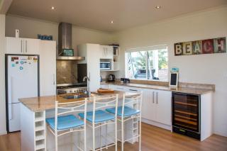 Waterfront Wonder - Matarangi Holiday Home - 6