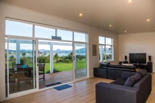 Waterfront Wonder - Matarangi Holiday Home - 4