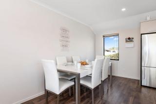 Sparkling Ocean Views - Papamoa Holiday House - Papamoa - 1