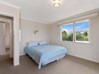 Lofty Lakeviews - Acacia Bay Holiday Home - Taupo - 1