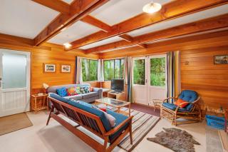 Parehopu Lake House - Taupo Holiday Home - 8