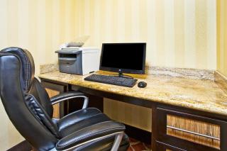 Holiday Inn Express Hotel & Suites Wabash by IHG - 1