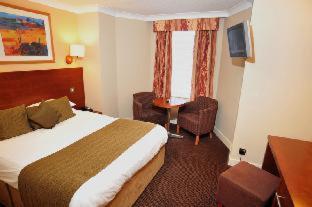 Golden Lion Hotel - 7