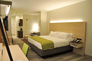Holiday Inn Express & Suites Price by IHG - Price - 6