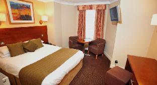 Golden Lion Hotel - 3