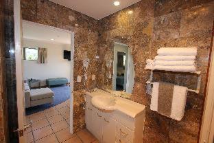 Breakers Motel - 7