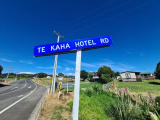 Te Kaha Beach Hotel - 3
