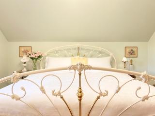 Princess and the Pea Hotel - Langley - 5