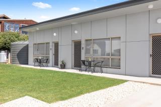 Luxury Apartments and Motel Rooms - Free Wifi - Close To Beach - Carpenter Rocks - 2