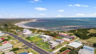 Luxury Apartments and Motel Rooms - Free Wifi - Close To Beach - Carpenter Rocks - 6