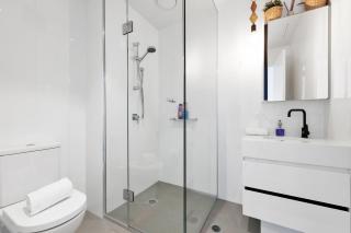 EPORO Tower Modern Apartments Melbourne Central CBD - 4