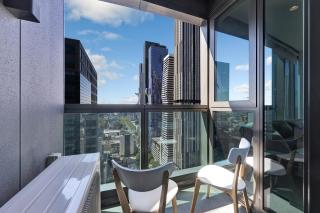 EPORO Tower Modern Apartments Melbourne Central CBD - 1