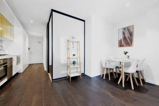 Manhattan Modern Apartments at Southern Cross - 5