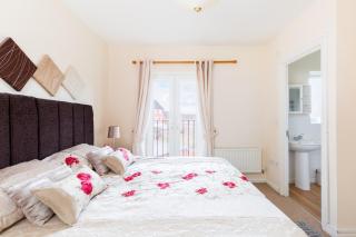 6 bed house with free secure parking & 3 bathrooms - Wolverhampton - 1