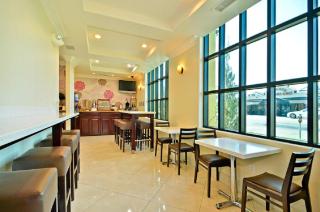 Best Western Woodland Hills - 7