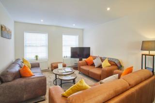 Host & Stay - Lemonade Arch - 9