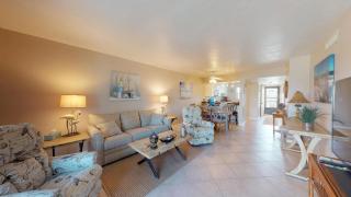 Desirable Location, Directly Across Street From South Beach Access!!! - Marco Island - 7