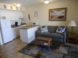 Gorgeous views that stretch forever right from your very own private balcony! - Marco Island - 4