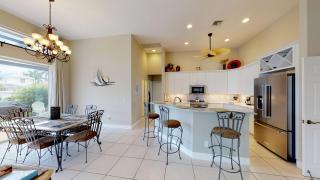 Updates!! Gorgeous Waterfront 3 Bed 2 Bath Home w/ Pool/Spa on Quiet Block!! - Marco Island - 4