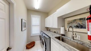 Updates!! Gorgeous Waterfront 3 Bed 2 Bath Home w/ Pool/Spa on Quiet Block!! - Marco Island - 4