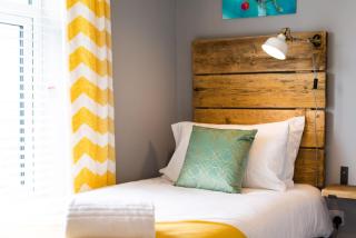 Book Now - TV in Every Bedroom! - Swansea - 8