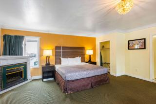 Econo Lodge Beach and Boardwalk - Atlantic City - 4