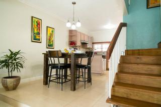 Choose To Be Happy at Surbiton Square - Two Bedroom Townhouse - Kingston - 1