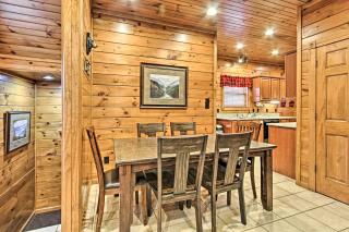 Cabin with Pool Access about 3 Mi to Downtown Gatlinburg - Gatlinburg - 5