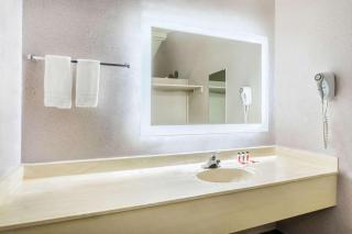 Howard Johnson by Wyndham Phoenix Airport/Downtown Area - Phoenix - 1