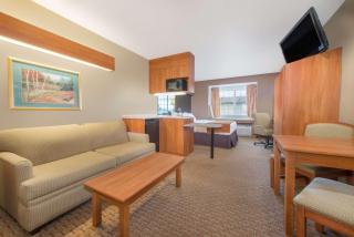Microtel Inn & Suites - Raton - 7