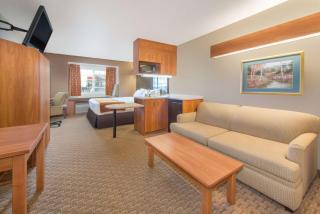 Microtel Inn & Suites - Raton - 4