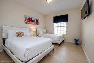 Cozy Condo wPrivate Balcony & FREE Resort Access - Orlando - 6