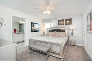 Stunning Lakeview Townhome w Private Pool - Kissimmee - 1