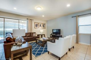 Villa w Private Pool FREE Resort Access - Kissimmee - 4