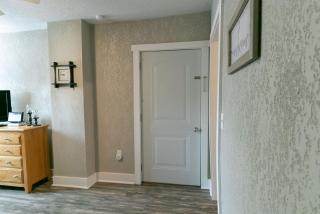 Spacious Rustic Downtown Market St 1 Bedroom Apt, Sleeps Up to 5, Steps to Honeywell & Eagles Theatre - Wabash - 3