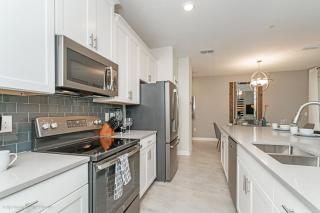 Modern Townhome wPrivate Pool FREE Water Park - Kissimmee - 1
