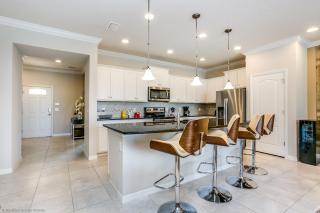 Beautiful Townhome wPrivate Pool 7 mi to Disney - Kissimmee - 4