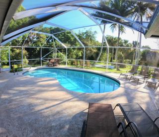 JUPITER WATERFALLS - NEWLY UPDATED - TIKI HUT, FIRE PIT, KITCHEN, POOL HEATER and MORE - 5
