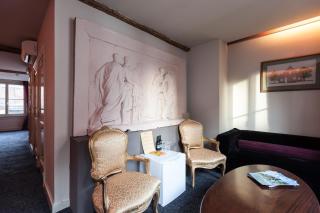 Hotel Diamonds and Pearls - 2
