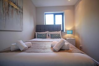 The Barwoods - Modern Spacious Home in Chester - Parking - 4