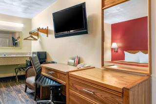 Rodeway Inn - Jeffersonville - 7