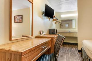 Rodeway Inn - Jeffersonville - 5