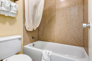 Rodeway Inn - Jeffersonville - 4