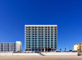 Holiday Inn Express & Suites Oceanfront Daytona Beach Shores by IHG - 8