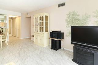 Heated Pool-Short Walk to Beach, FREE trolley around Siesta Key! - Siesta Key - 2