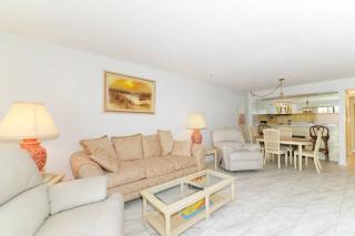 Heated Pool-Short Walk to Beach, FREE trolley around Siesta Key! - Siesta Key - 3