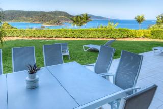 Bella Vista East 3 Luxury Ocean Views Large Flat Grassed Area And Buggy - Hamilton Island - 1