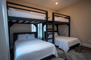 BRAND NEW Large Impressive House Near Downtown! - San Antonio - 4