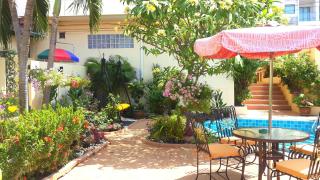 BUTTERFLY GARDEN BOUTIQUE RESIDENCES by Frasier, A Lifestyle Destination Apt and Villas 1 to 3 Bedroom units, 2 Full Bathrooms, Rain shower, Spa bath, Complete kitchen, Staff 24-7,Fast fiber optic WIFI, 55" SMART TV's, Free BBQ, - Pattaya South - 2